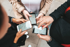 iPhone同士でデータを送り合うならAirDropが便利！