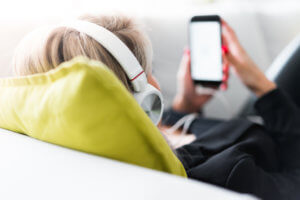 スマホ画面の自動回転をオフにするには